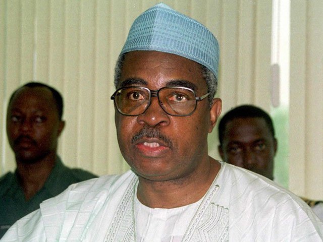 Gen. T Y Danjuma donates food palliatives  to 200 displaced Gbagyi