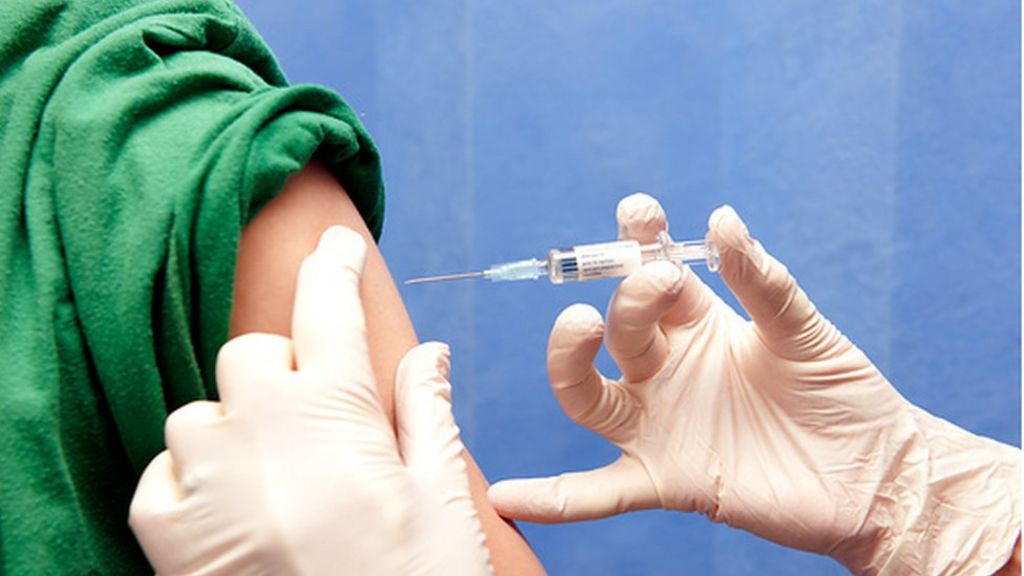 Guinea begins COVID-19 vaccinations on govt ministers