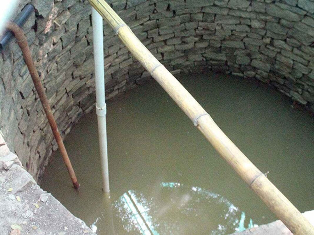 10 years old girl dies after falling inside an open well