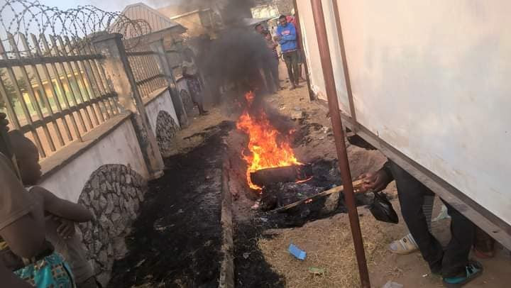 Angry Mob set suspected motorcycle thief ablaze in Benue