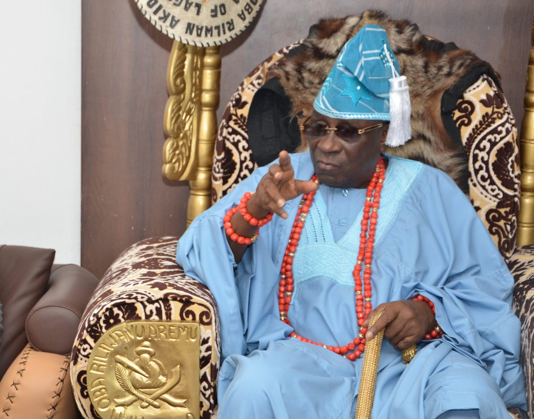 #EndSARS: Nigerians on social media ask EFCC to probe Oba of Lagos over stolen $2m, N17m