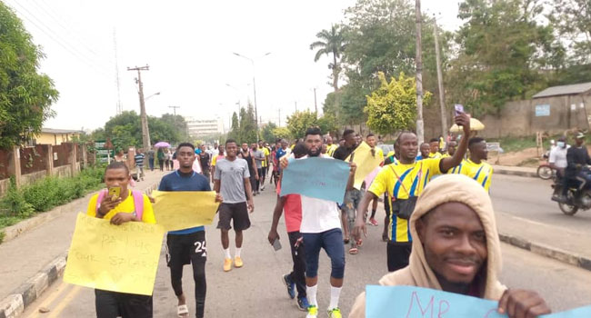 Players, officials of Sunshine Stars protest Over Unpaid Salaries