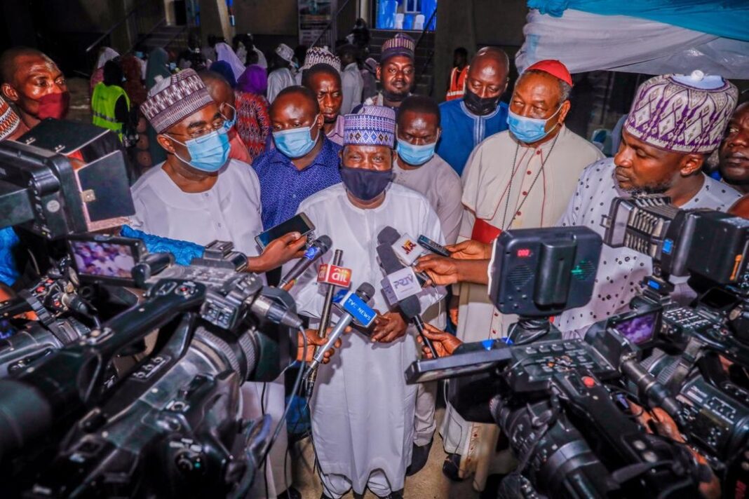 Cardinal Onaiyekan, Governor Lalong Visit Islamic Centre During Fasting