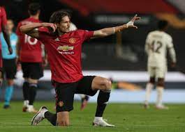Fernandes, Cavani sparkle with braces as Manchester United hit Roma for six