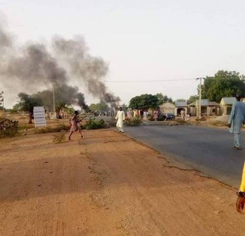 Banditry: Zamfara Youths Block Highway, Destroy Vehicles In Violent Protest