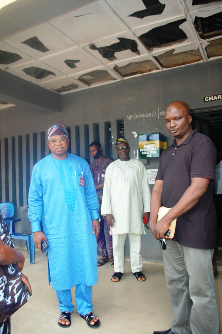 Ikire/Apomu Robbery: Osun Commissioner Visits Attacked Police Station….