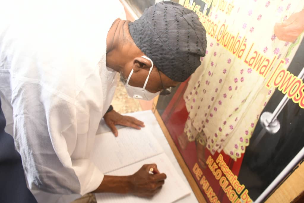 Minister of Interior, Ogbeni Rauf Aregbesola on condolence visit (see photos)