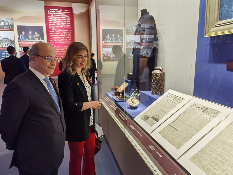 Over 100 Foreign diplomats visit exhibition on CPC history in Beijing