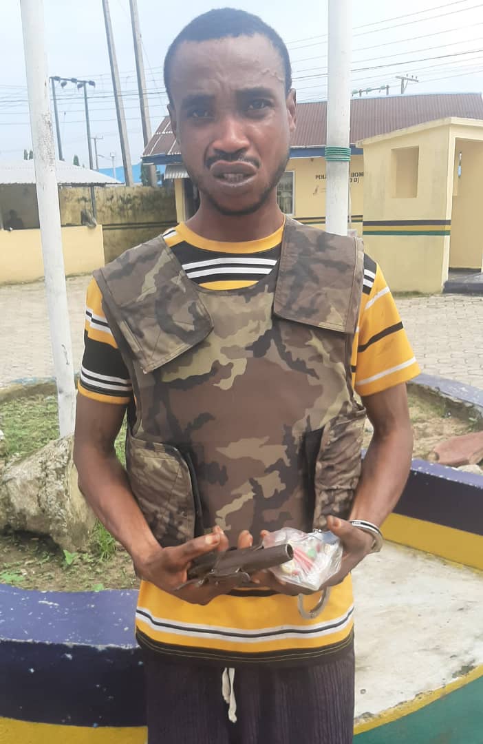 Bayelsa: Police nab suspected armed robber with pistol, bullet proof vest
