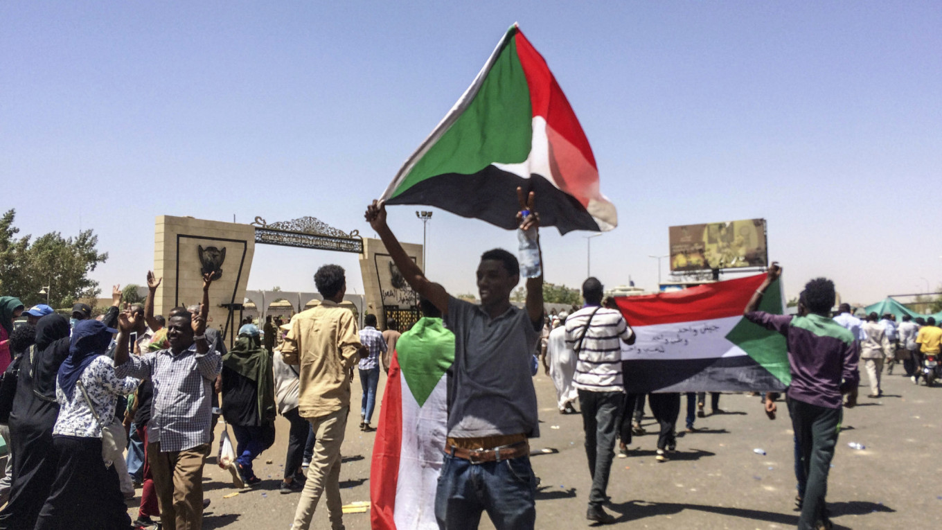 Sudan’s Warring Rivals Agree 72-Hour Ceasefire