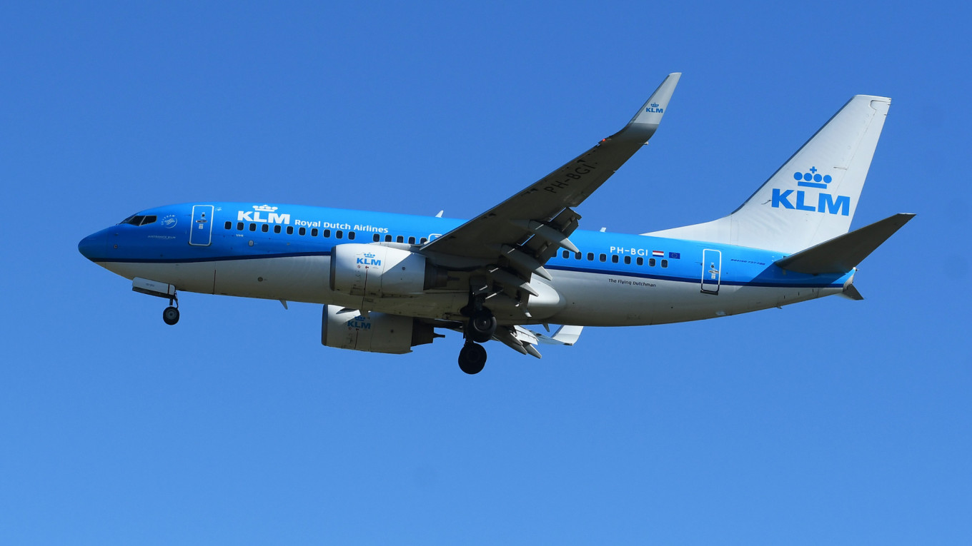 Ukraine Vows To Keep Airspace Open Despite Russia Threat
