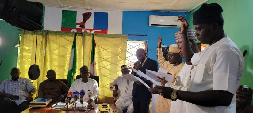 Fire in Taraba APC as Party Chairman swears in 4 new LG Chairmen.
