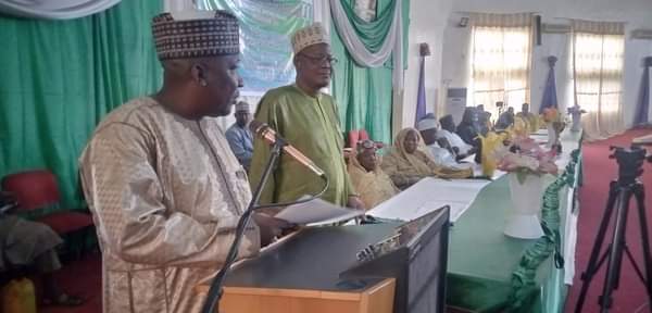 Sokoto SUBEB Presents 2022 Basic Schools Debate Competition Trophy To Yabo LGEA