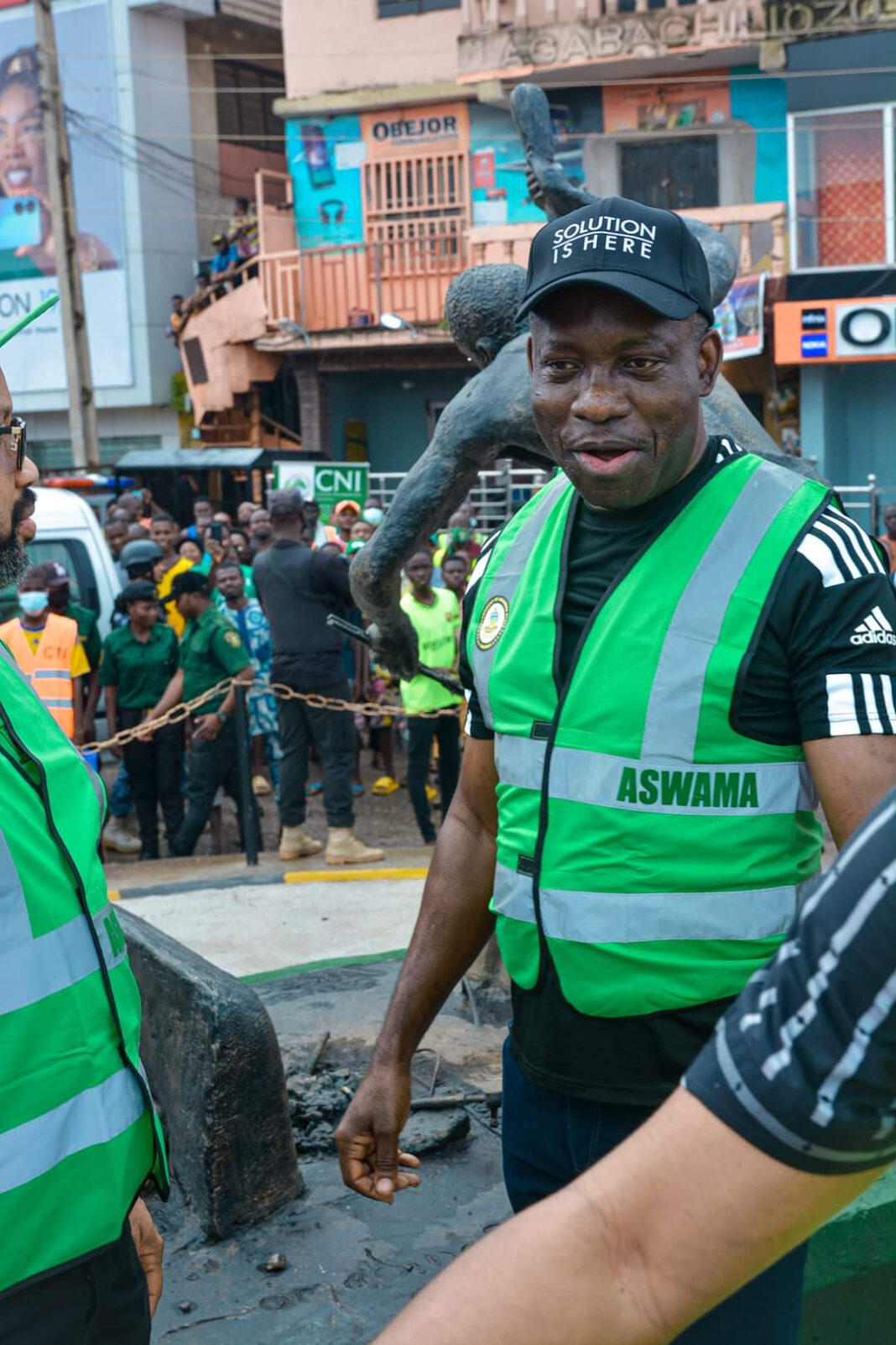 Gov. Soludo joins Anambra indigenes on monthly sanitation