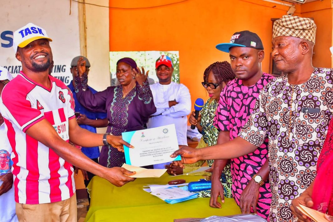 Fed. Lawmaker, Akande-Sadipe Empowers Constituents with Grants, Business Start-Up Funds