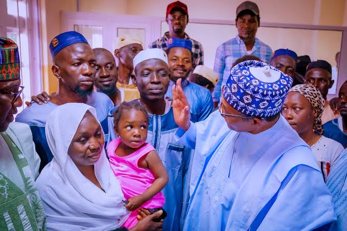 Buhari meets 23 freed train passengers in Kaduna hospital