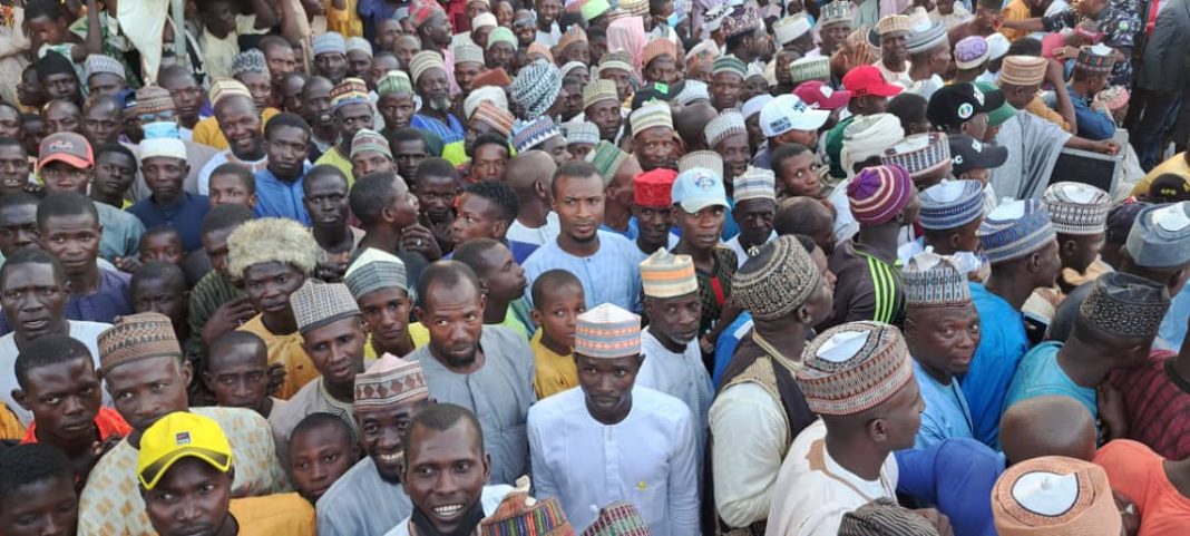 About 4,000 PDP Members Defects To APC In Sokoto