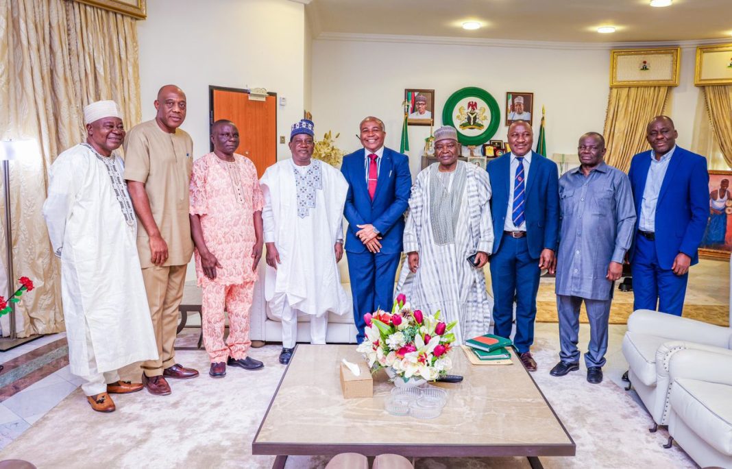 <strong>GOVERNOR LALONG CHARGES JUTH MANAGEMENT ON EXCELLENCE</strong>