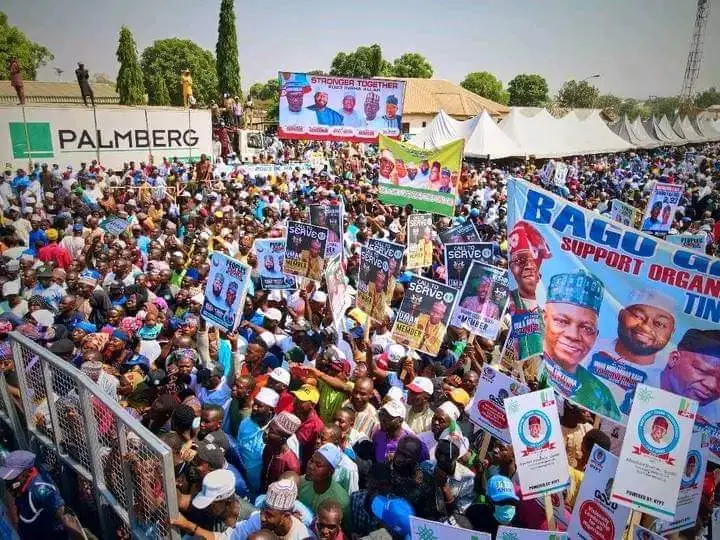 2023: Mammoth Crowd As Tinubu’s Campaign Train Hits Niger State