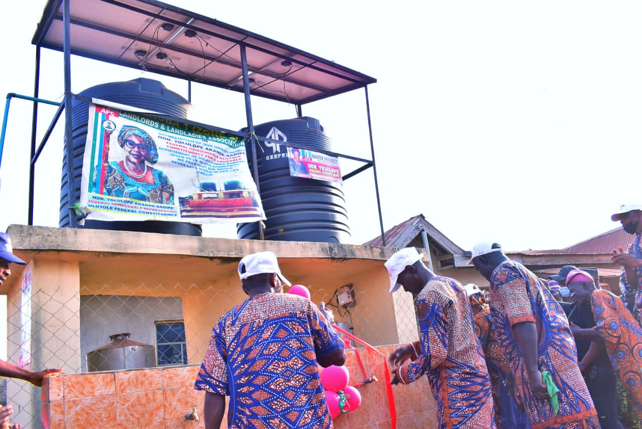Lawmaker Commissions Seven Transformers, Five Boreholes, School Projects in Oluyole