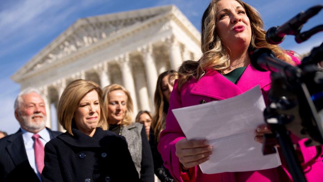 US Supreme Court Rules That Businesses can discriminate against gay people