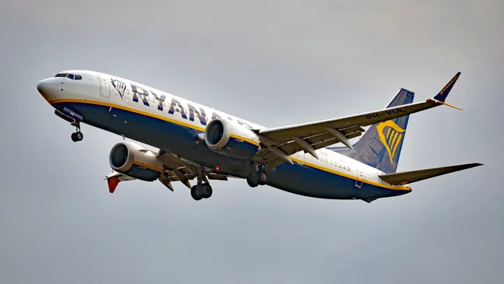 Altercation Breaks Out on Ryanair Flight Leading to Ejection of Three Passengers: Video Footage