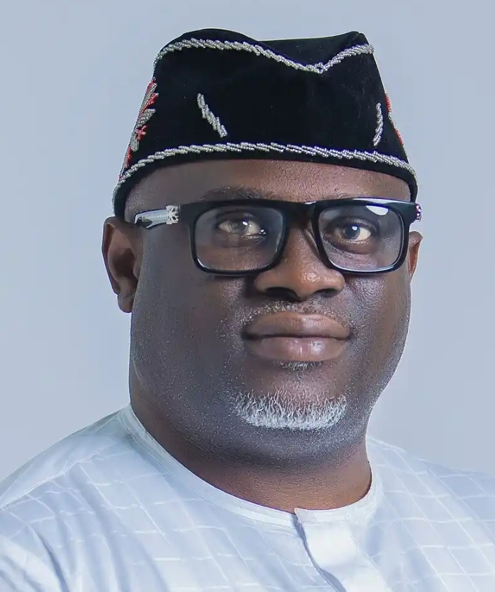 Chrismas: senator Bassey Takes Gratitude Tour To Uruan , Uyi