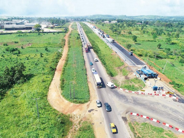 Federal Government Reiterates Commitment to Completing Abuja-Kaduna Road This Year