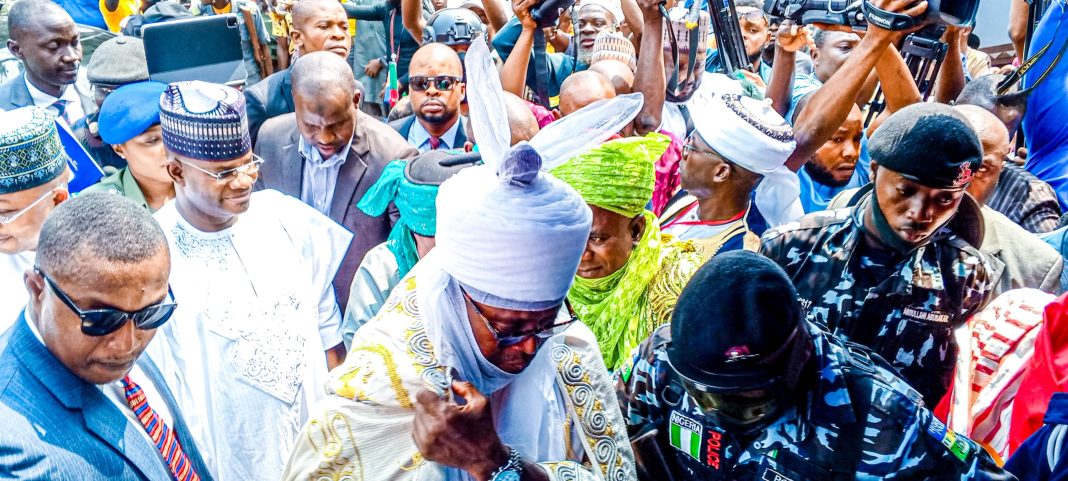 Gov. Bello Presents Staff of Office to Ohimeghe Igu of Koton-Karfe, HRM. Salihu in Kogi
