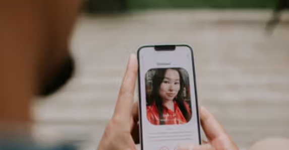 Navigating Post-Breakup Challenges: What Not to Do When Your Ex Moves On