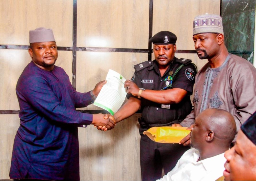 Kaduna DPO rewarded with N1m for rejecting kidnapper’s bribe