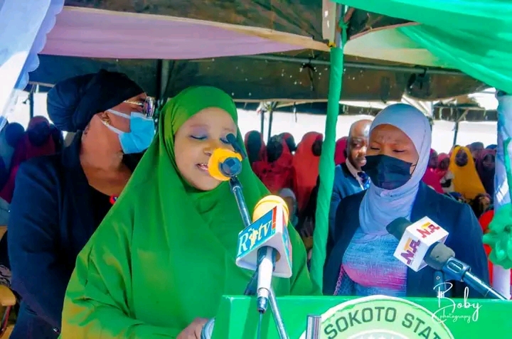 Wife Of Sokoto Governor Distribute Food Items To Three Thousand Women