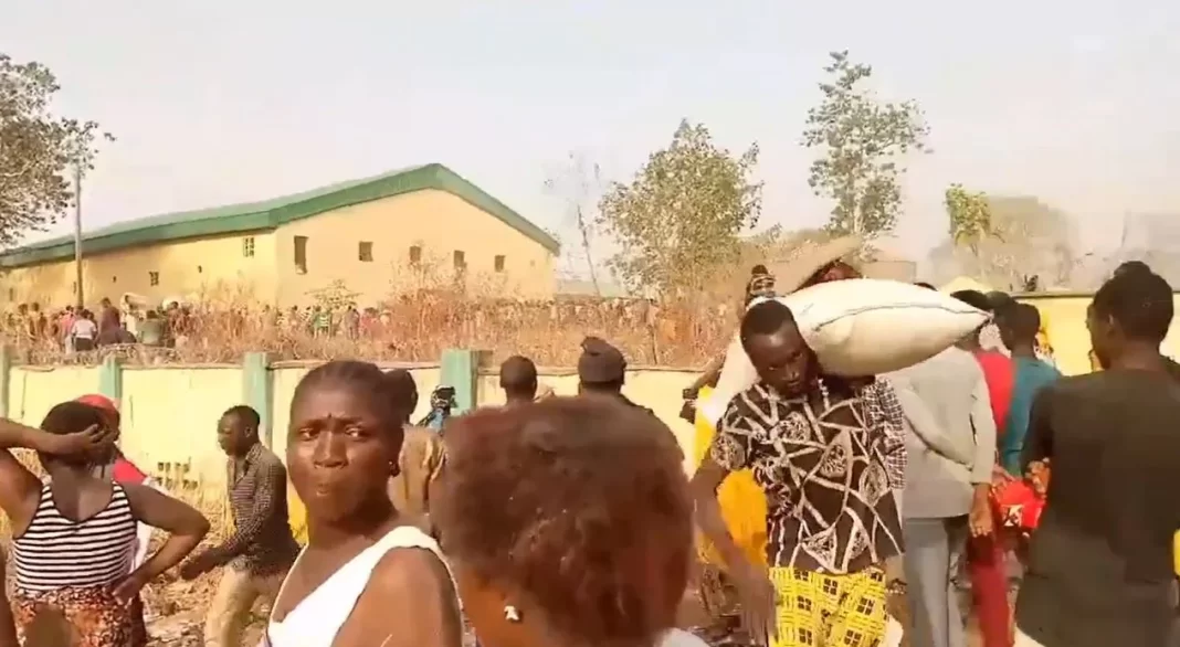 Hunger: FCT Residents cart away food items from government warehouse in Dei- Dei