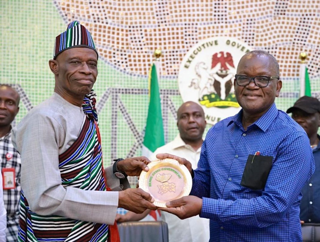 Group Commend DSS DG for his Unblemish Service Record