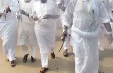 traditional-worshippers