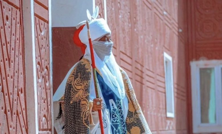 Emir Sanusi Arrives at Kano Government House Ahead of First Official Duty