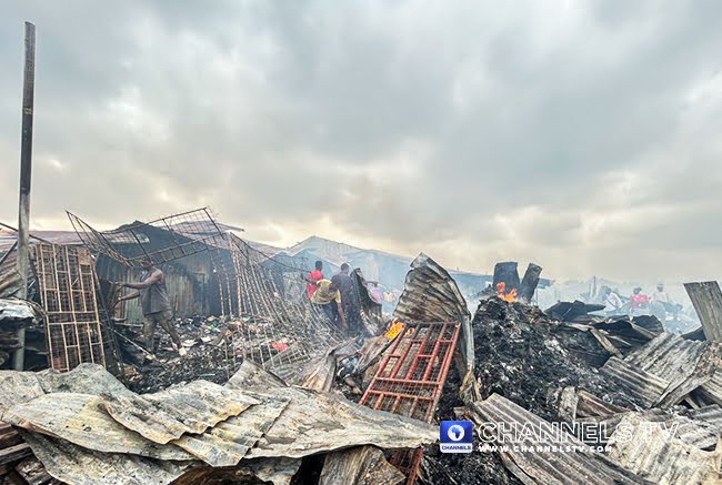 Fire outbreak engulfs Karu Main Market, Abuja, traders in tears