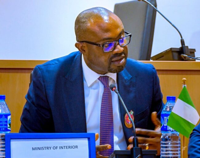 Minister of Interior Recieves Outstanding Service Award