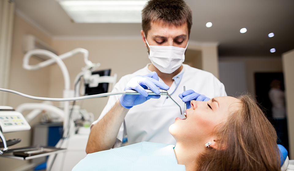 When to Visit the Dentist: 5 Key Signs