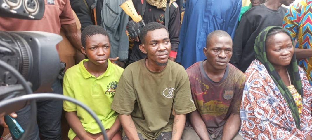 Wike rewards Vigilante group for rescuing 4 kidnapped in Kwali community