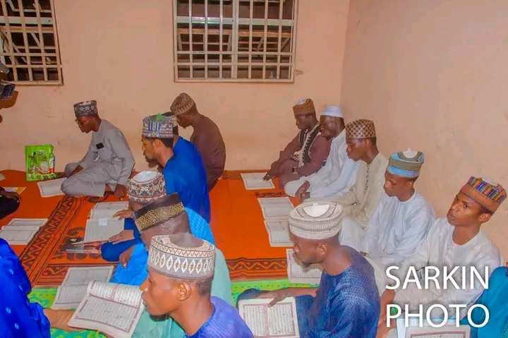 Senator Wamakko Donates N20m,100 Bags of 50kg of Rice to Islamiyya School in Sokoto