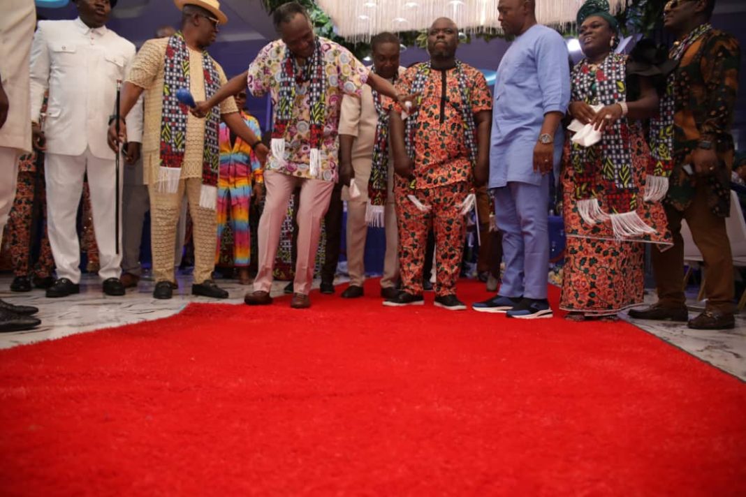 ACCIDENT SURVIVORS: Bayelsa Deputy Governor, Ewhrudjakpo, Joins Youths In Thanking God