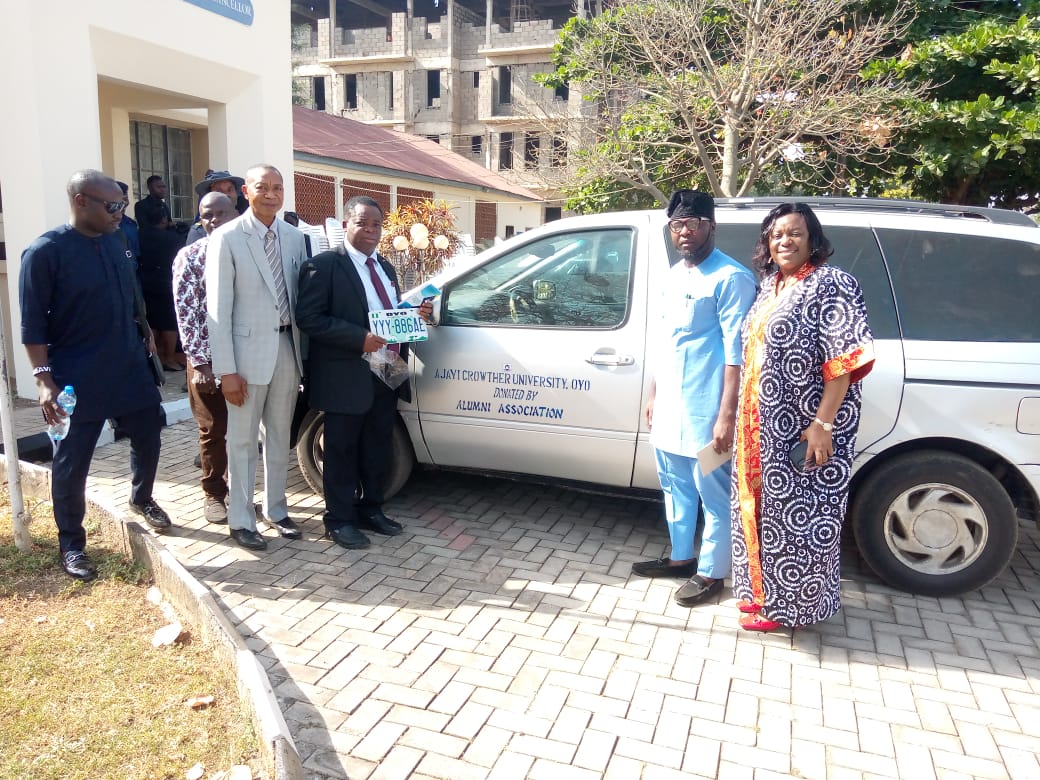 Ajayi Crowther Uni. Alumni Donate Sienna Bus to Alma Mater