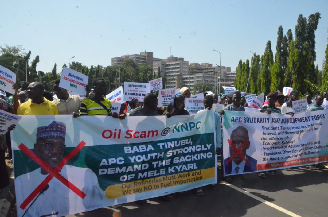 Protest: APC youth wing, Nigerians March in thousands against Kyari Over failure of NNPCL to fix local refineries