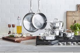 5 Foods You Should Never Cook with Stainless Steel Pots