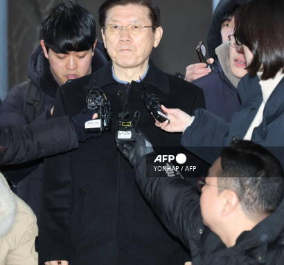 Tensions Rise in South Korea as Presidential Security Chief Resigns Amid Crisis