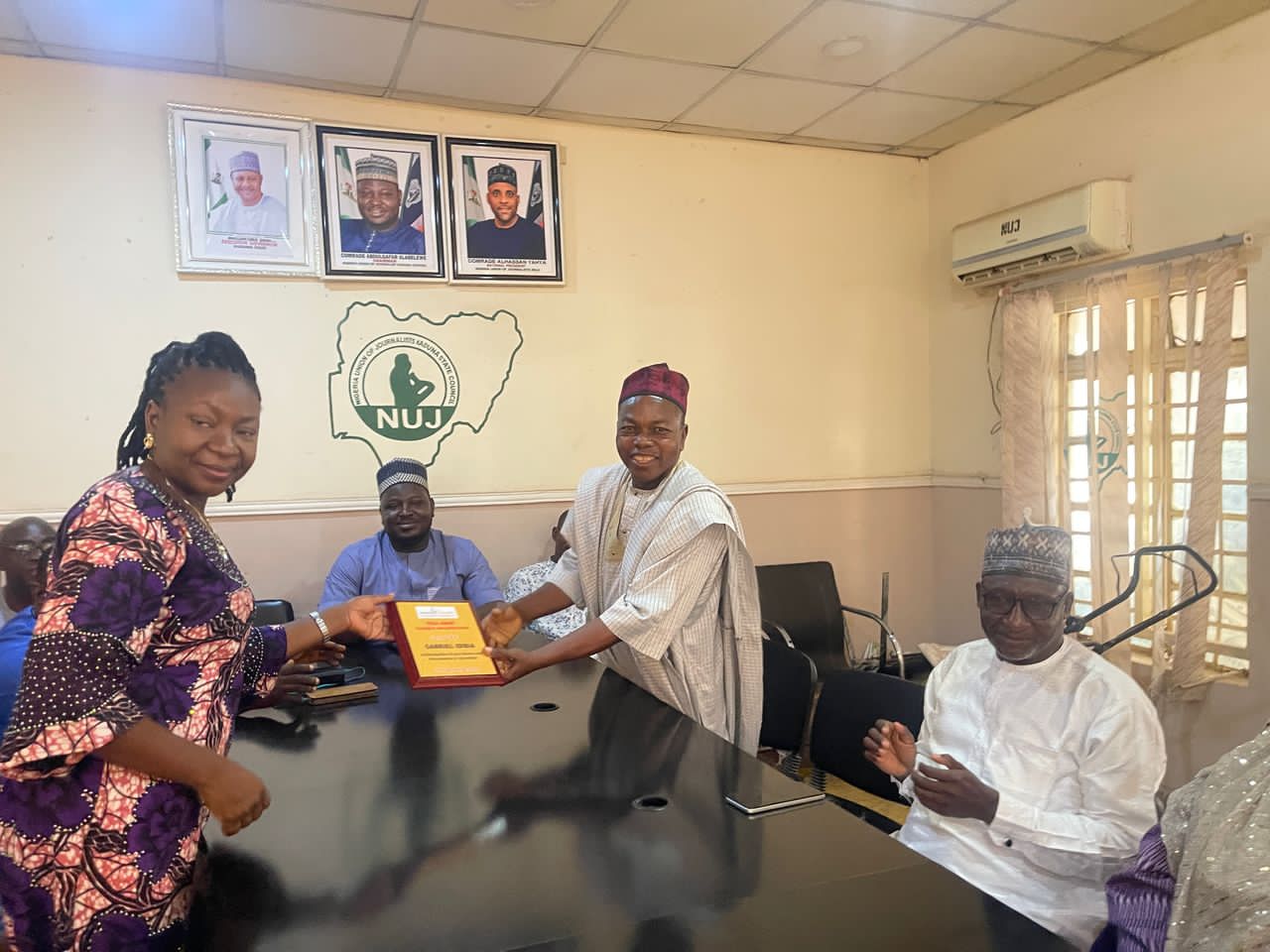 Daybreak Nigeria reporter, Idibia Gabriel, receives Courage In Journalism Award