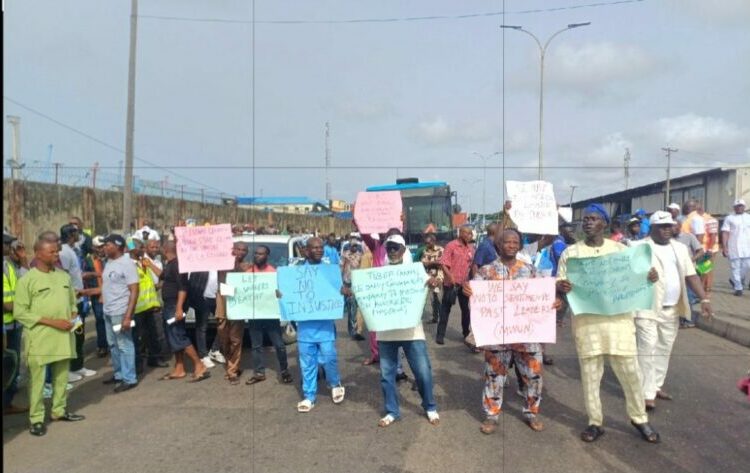 Maritime Workers Protest Alleged Attempt to Impose Union Leader