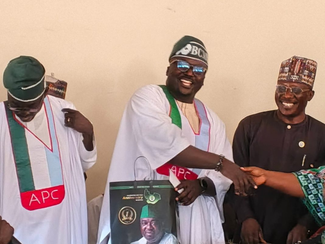 Over 2,000 PDP, Labour Party Members Defect to APC in Plateau