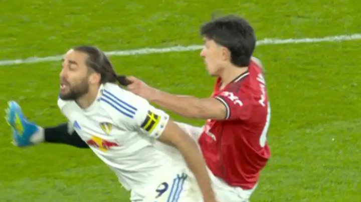 Man United Fans Question Martinez Red Card Decision